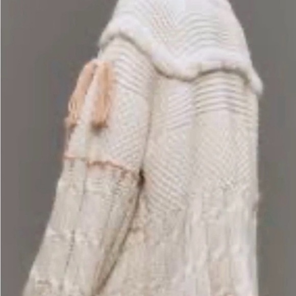 Beautiful Anthropologie Cream Tassel Cardigan One Size - Picture 3 of 11
